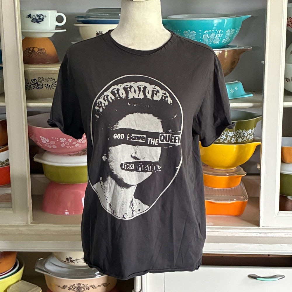 Amplified Sex Pistols Save the Queen Charcoal Gray Distressed Tee - Size Small
